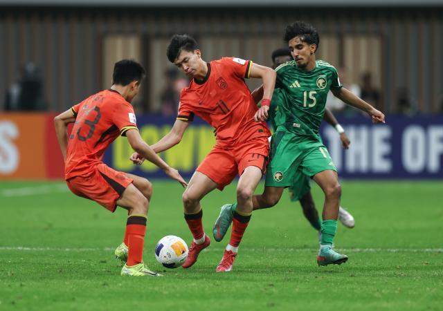 （体育）（29）足球——U20亚洲杯：中国队不敌沙特阿拉伯队+无缘四强XxjpseC007356_20250222_PEPFN0A001 (2).jpg
